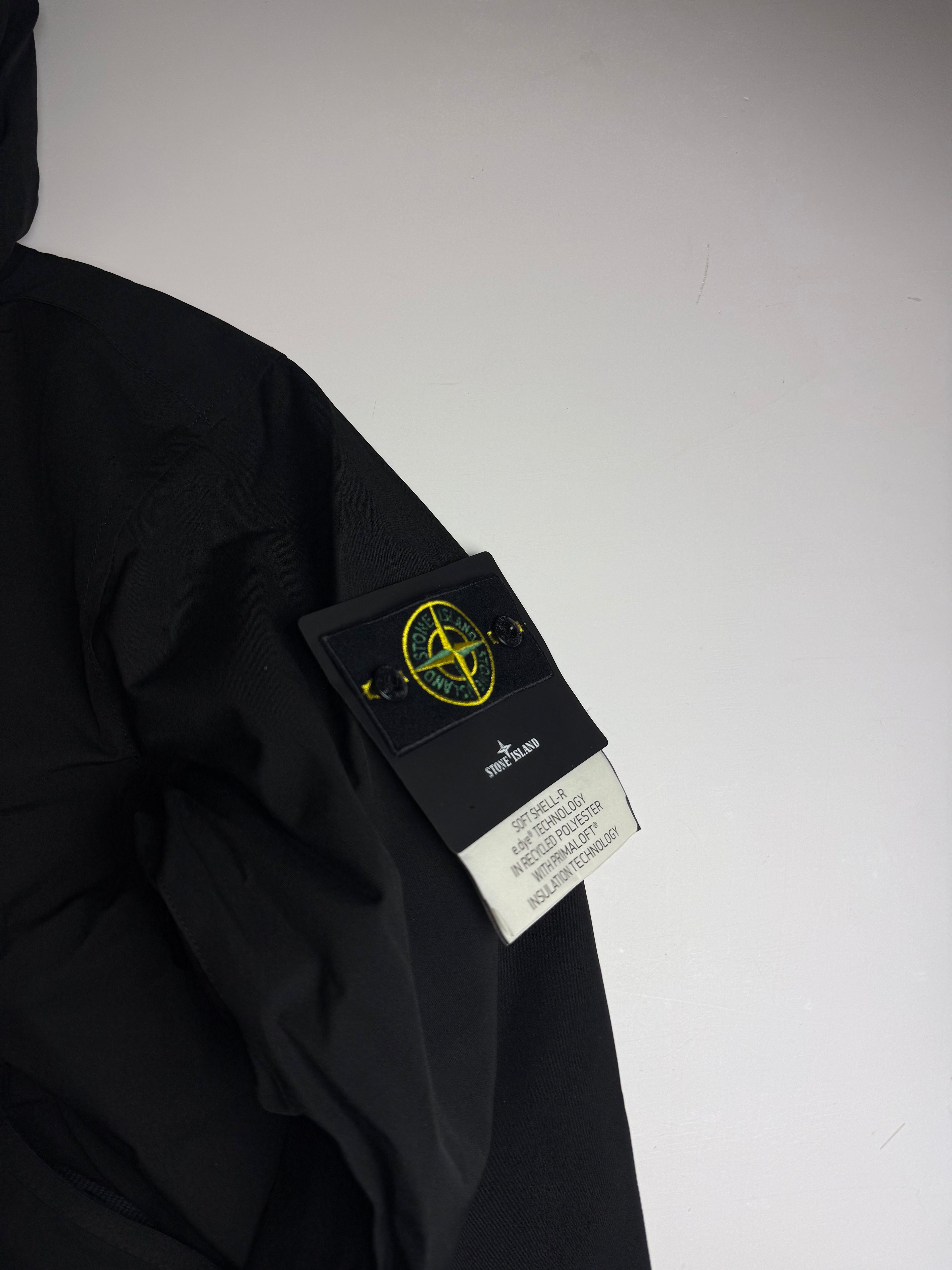 Stone Island Light Soft Shell-R e.dye Technology Jacket Black - Size m