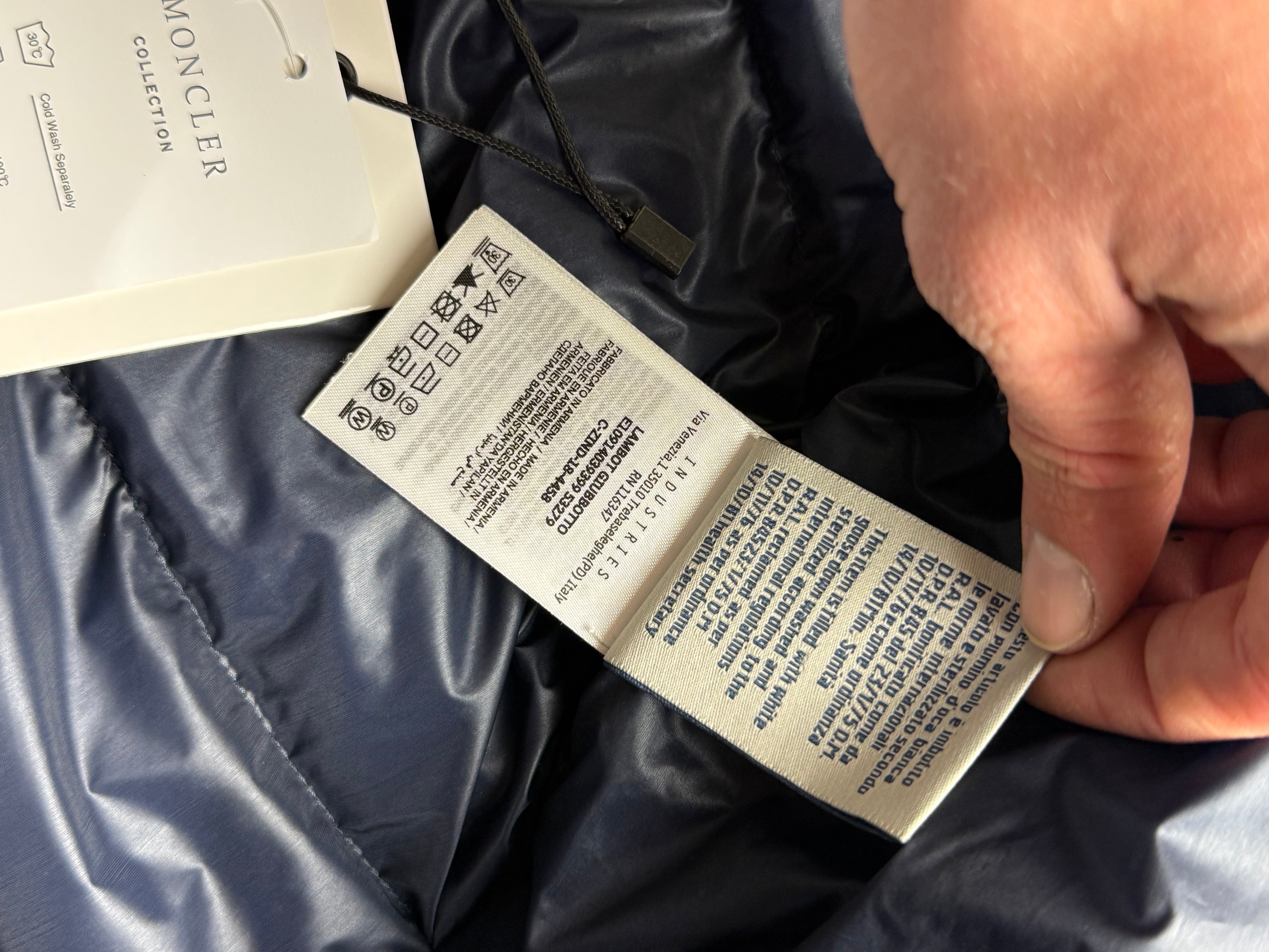 Moncler Lambot Puffer Down Jacket in marineblauw- Size m