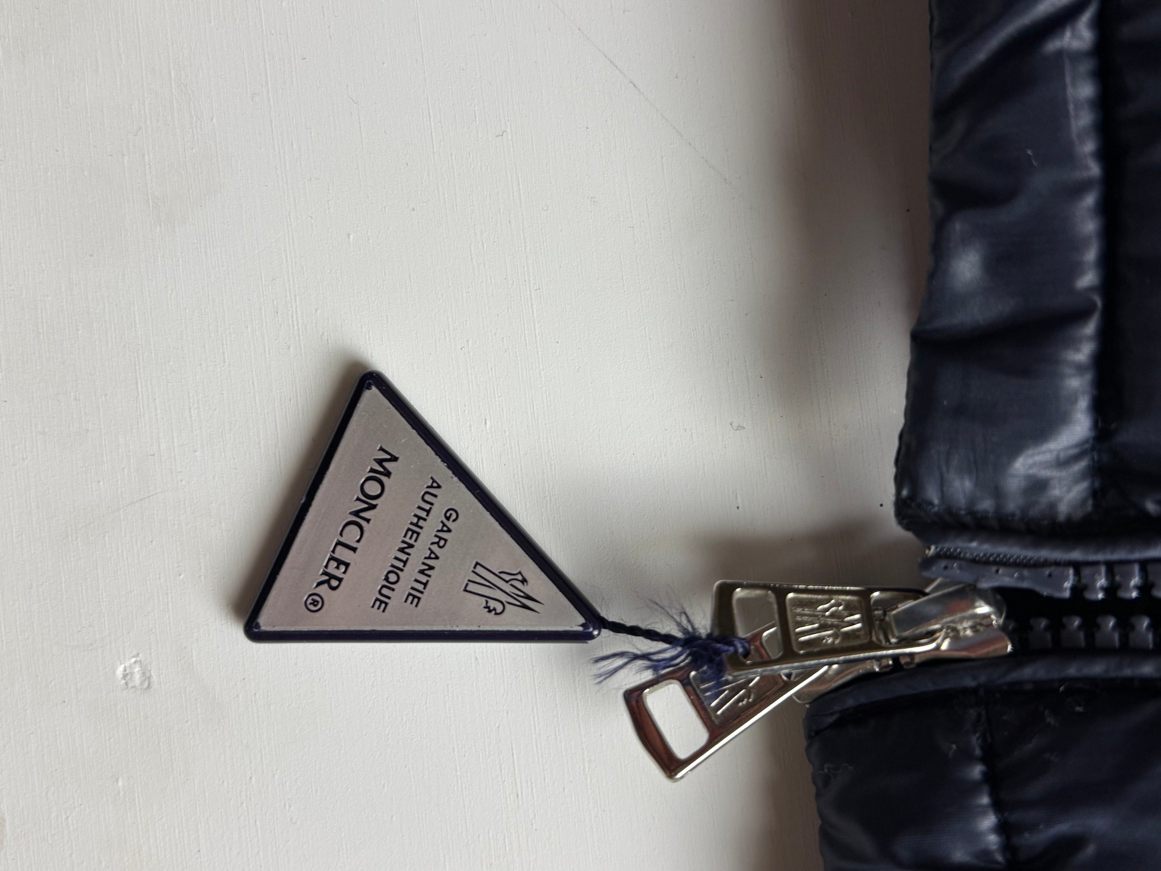 Moncler Lambot Puffer Down Jacket in marineblauw- Size m